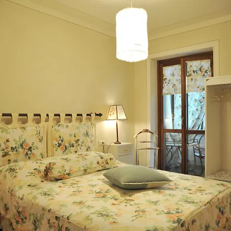 Casa Giuli בית הארחה מנרבה דל גארדה